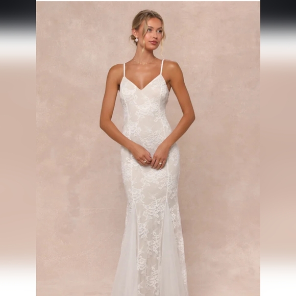 Brand new size small Lulus wedding dress - Picture 1 of 2